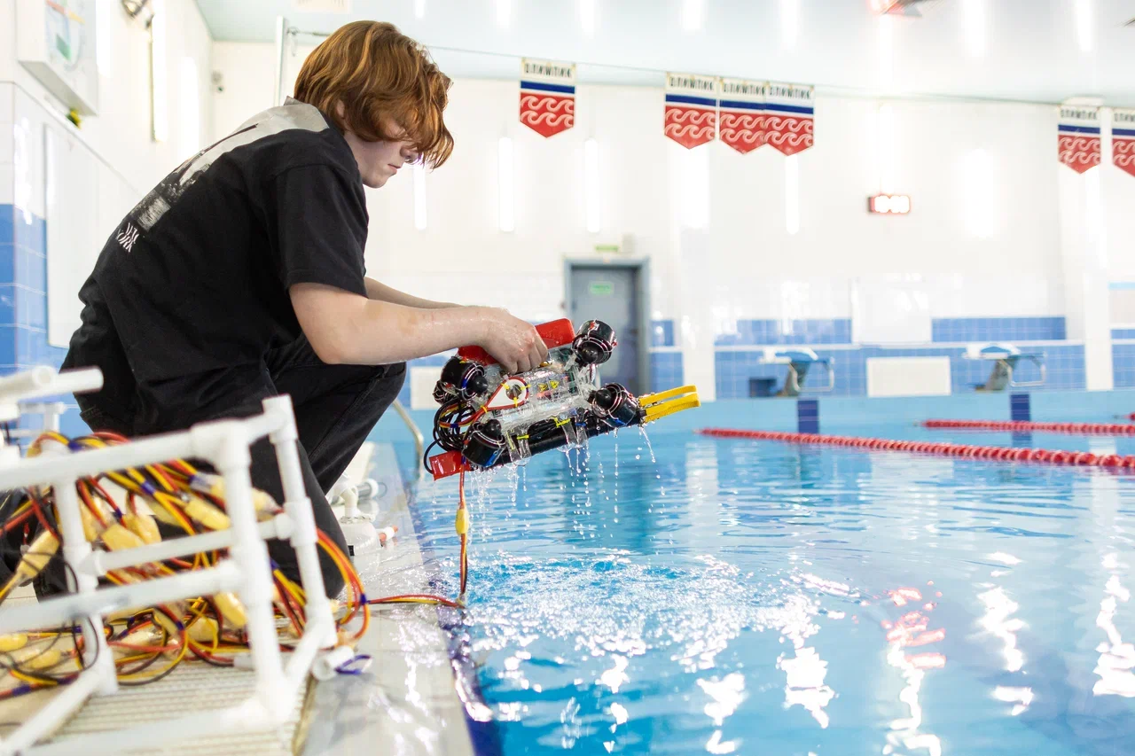 Больше 90 команд школьников приняли участие в региональных соревнованиях по подводной робототехнике